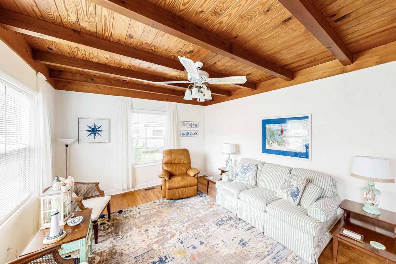 Ginny'S Coastal Cottage オーク・アイランド エクステリア 写真